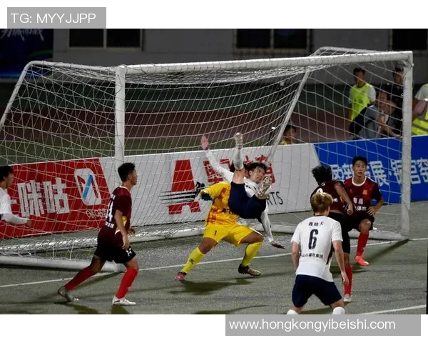 足球明星登场全解析 揭秘他们背后的精彩故事与赛场表现